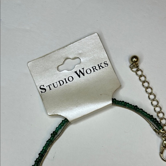 Elegant Gold and Black Pendant Necklace with green beads - Picture 5 of 10